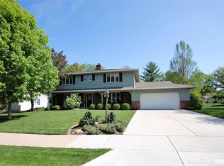 6845 N Fox Point Dr, Peoria, IL 61614