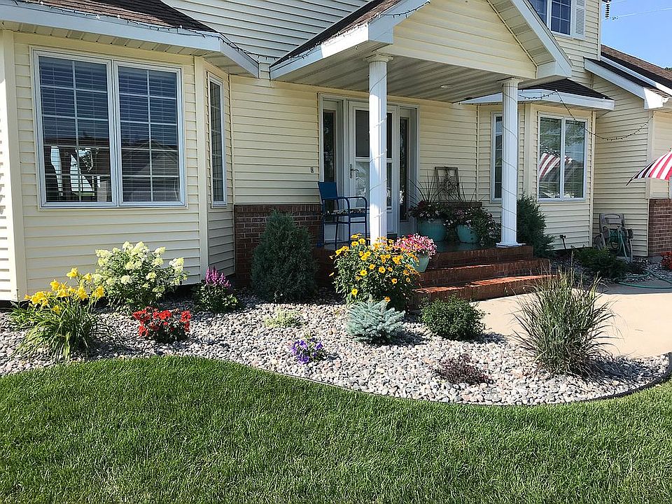 2nd image of 2206 9th St SE