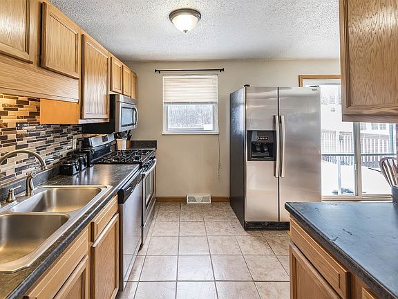 5th image of 4051 Davison Ave