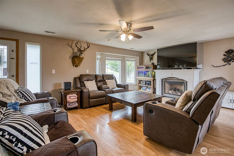 5th image of 815 E Simpson Avenue