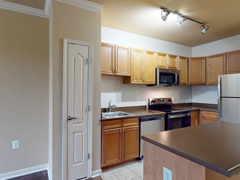 Signal Hill Apartment Homes — Photo 38