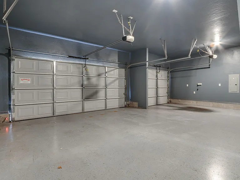 2200 Alta Vista Ln — Photo 37