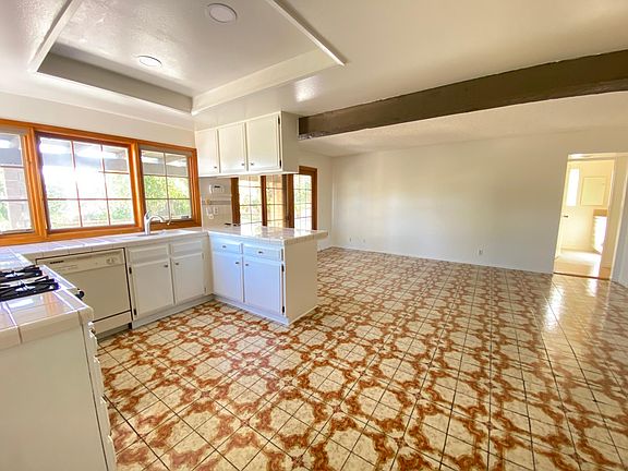 2nd image of 823 N Revere Ave