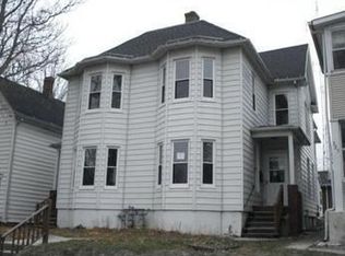 321 W Douglas St, Freeport, IL 61032