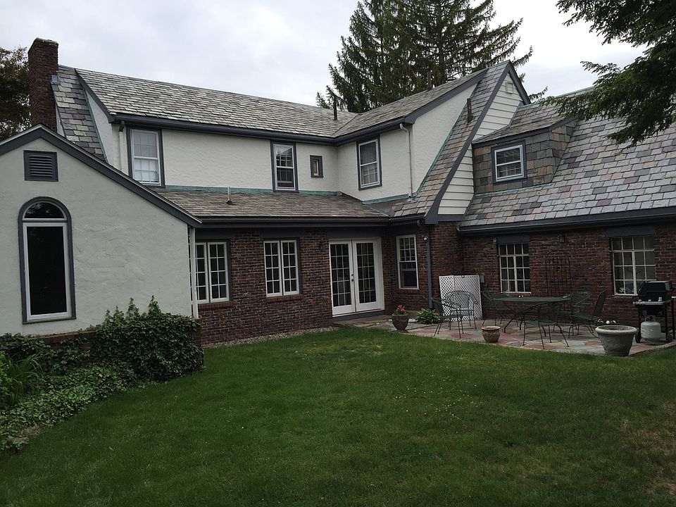 2nd image of 1691 Commonwealth Ave
