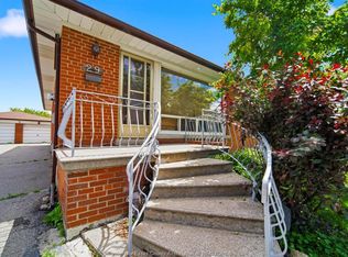 29 Fernando Rd, Toronto, ON M9M2P7