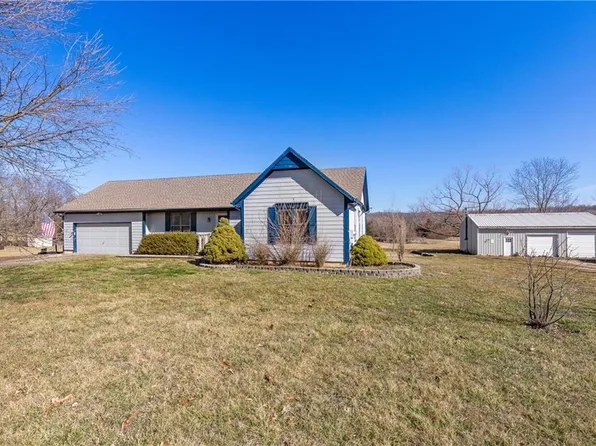 23303 S Waverly Rd, Spring Hill, KS 66083