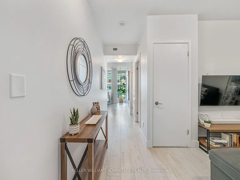 39 Sherbourne St #808 — Photo 1