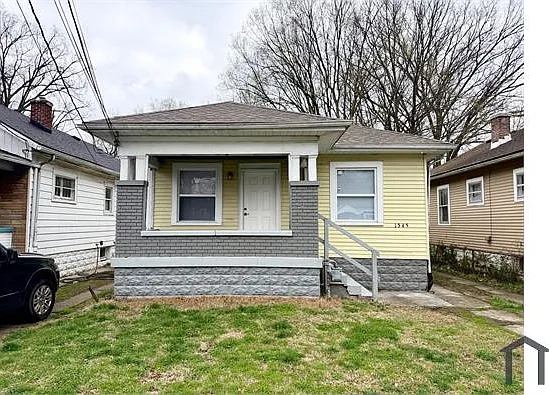 1545 Catalpa St — Photo 1