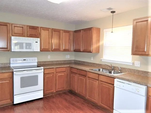 2310 Devonshire Dr — Photo 2