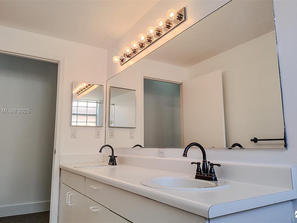 1st image of 1477 Barcelona Way