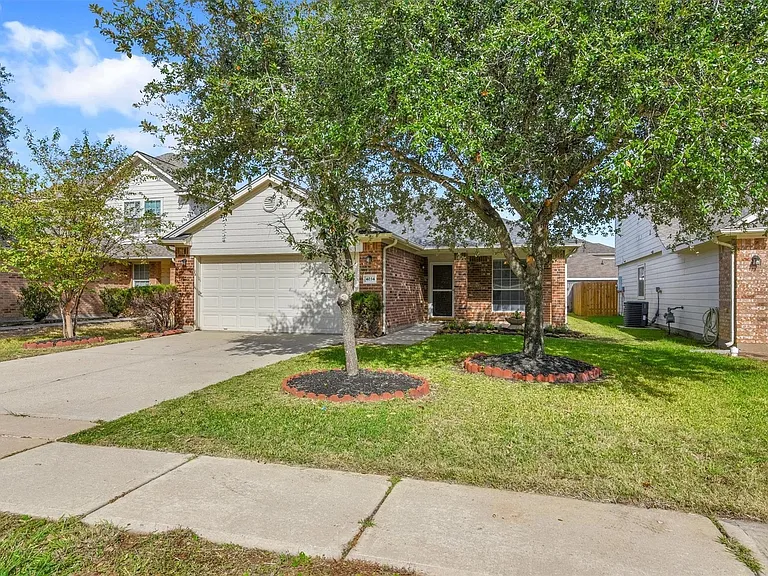 4034 Falvel Shadow Creek Dr — Photo 1