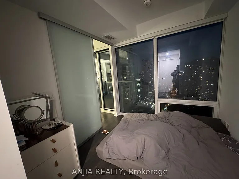 3 Gloucester St #2613 — Photo 3
