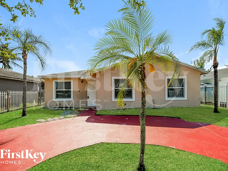 19420 NW 32nd Ave — Photo 1