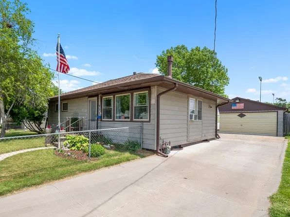 925 N 26th St, Council Bluffs, IA 51501
