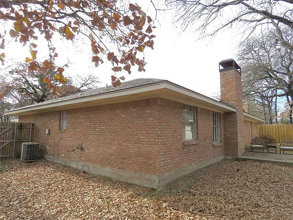 5th image of 4103 Shamrock Dr