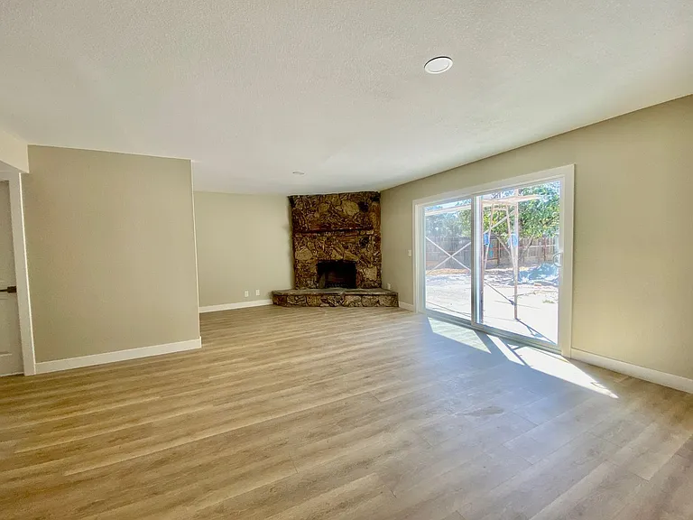 7349 Cross Dr — Photo 10