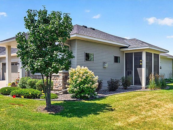 3rd image of 1121 Willowbrook Cir