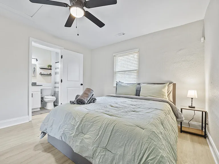 76 Haygood Ave SE #B — Photo 3