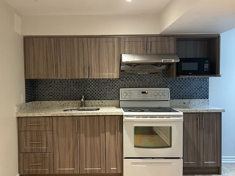 36 Bendamere Cres #BASEMENT — Photo 2