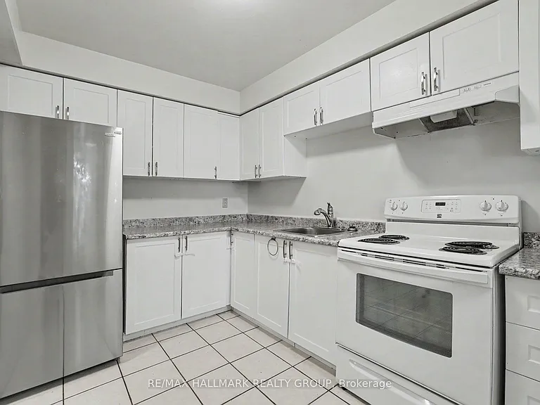 32A Sonnet Cres #18 — Photo 6