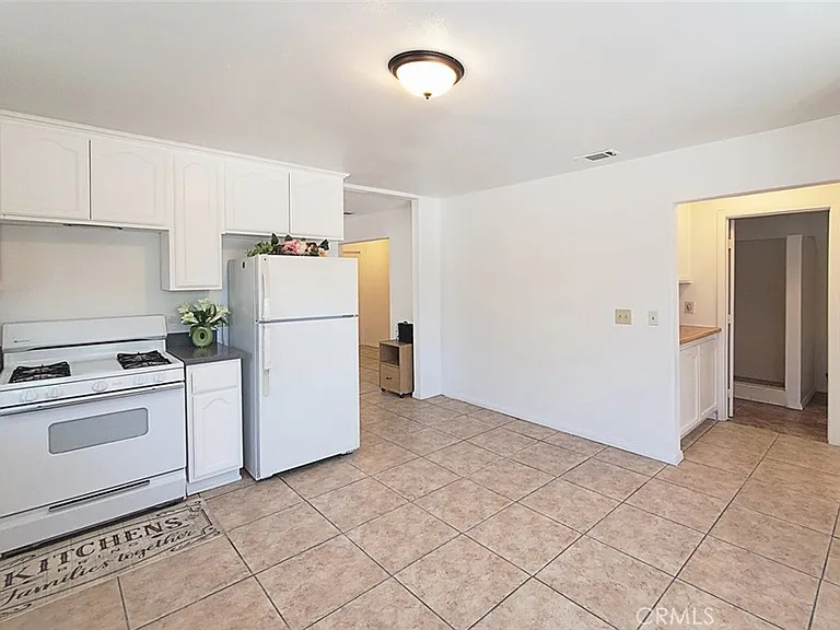 747 W Nevada St — Photo 18