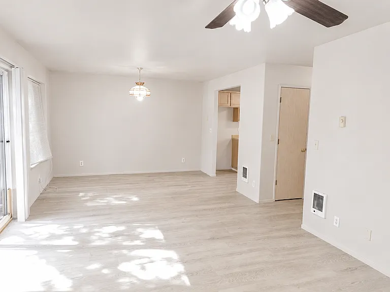 2950 NE Nikki Ct #D — Photo 10