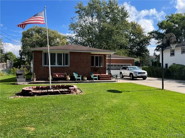 2765 Stony Point Rd, Grand Island, NY 14072