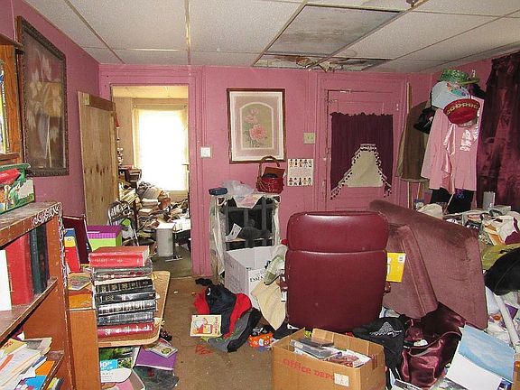 4th image of 2808 Douglass St