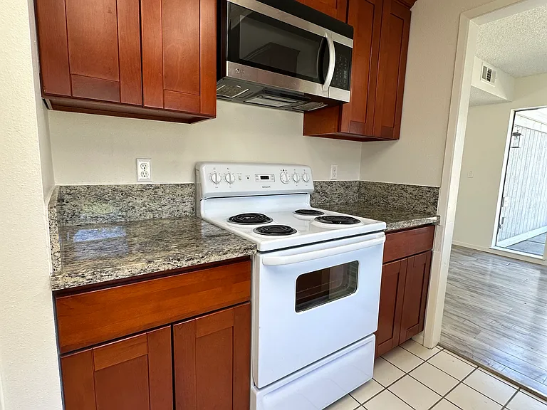 1835 Westminster Ct #1 — Photo 11