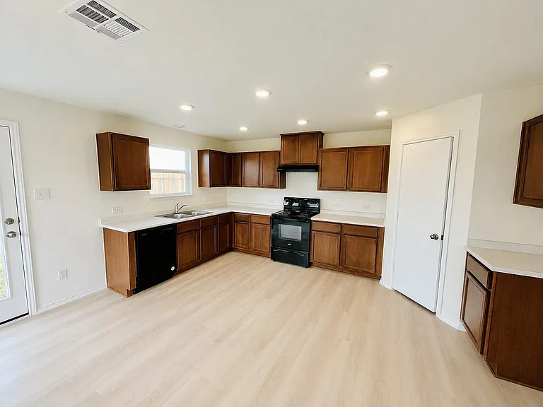 13501 Martha Washington Pl — Photo 3