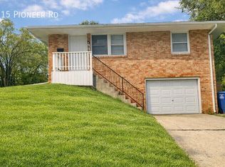 915 Pioneer Rd, Des Moines, IA 50315