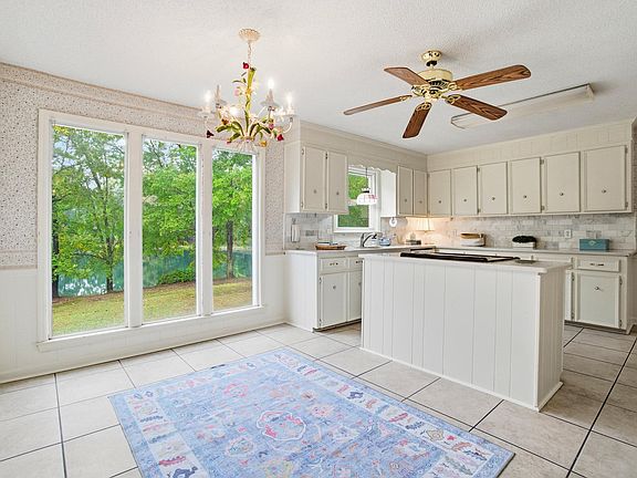 4th image of 2405 Pine Lake Dr