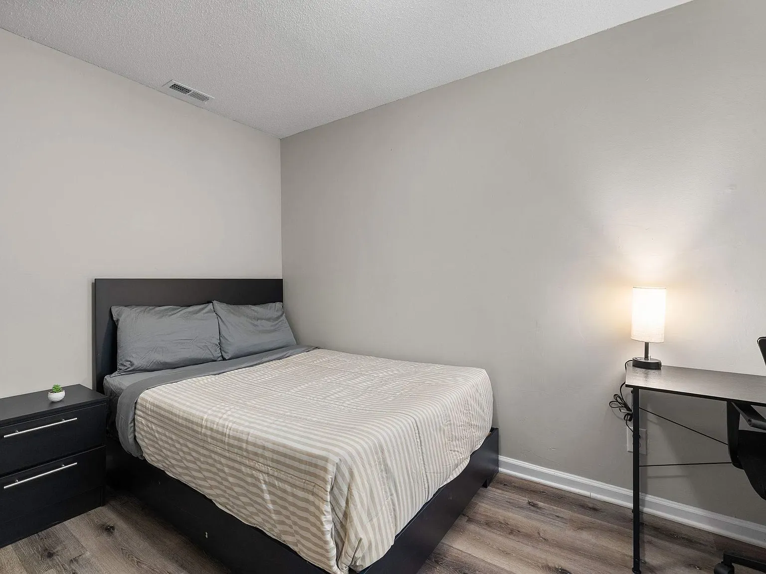 3 bed, 2.0 bath, 925 sqft, $1,053 — Photo 1