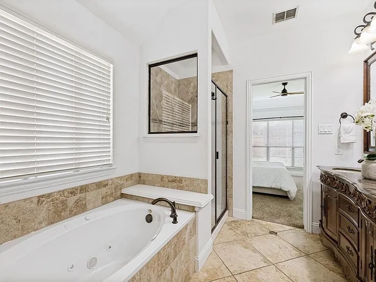 16400 Stillhouse Hollow Ct — Photo 16
