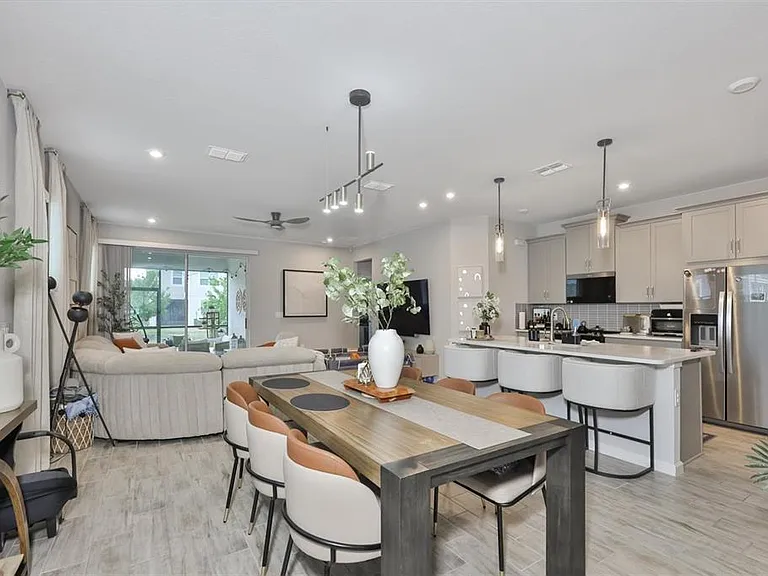 1123 Creek Valley Ct — Photo 4