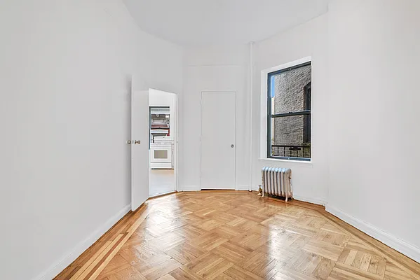 Rented by Brownstone Property Group | media 32