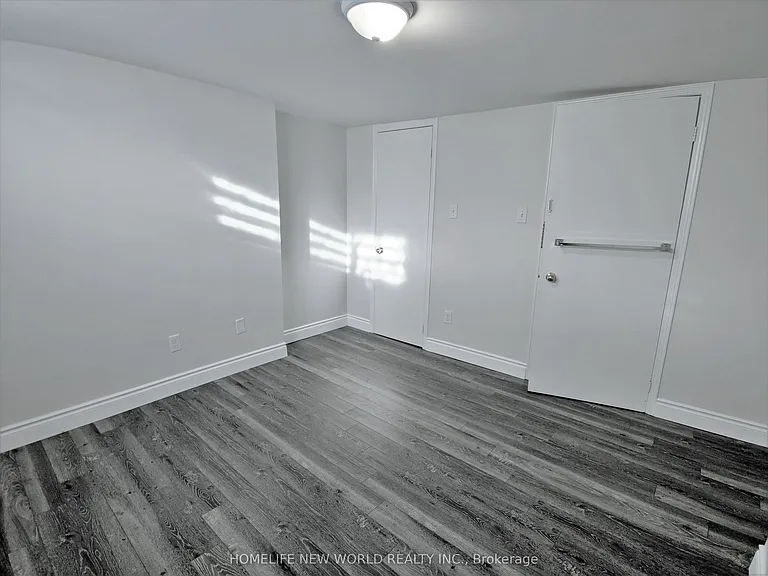 158 Coxwell Ave #BASEMENT — Photo 6