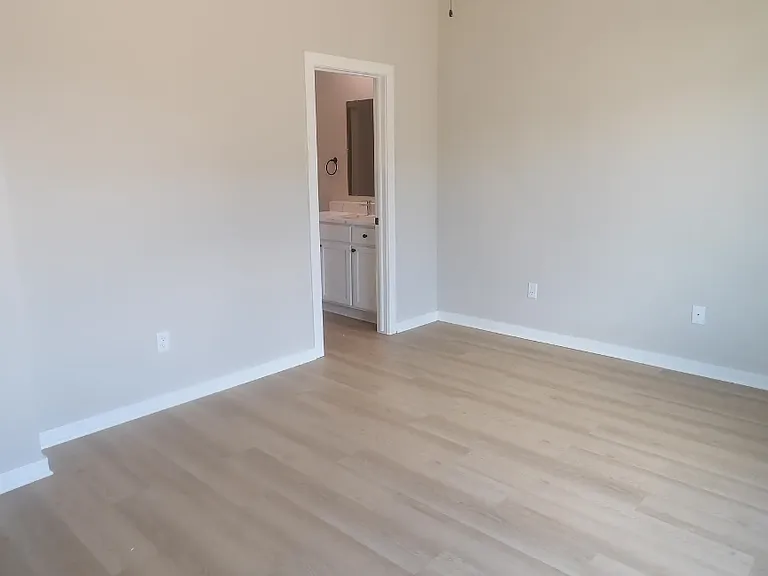 903 Fox Ridge St — Photo 10