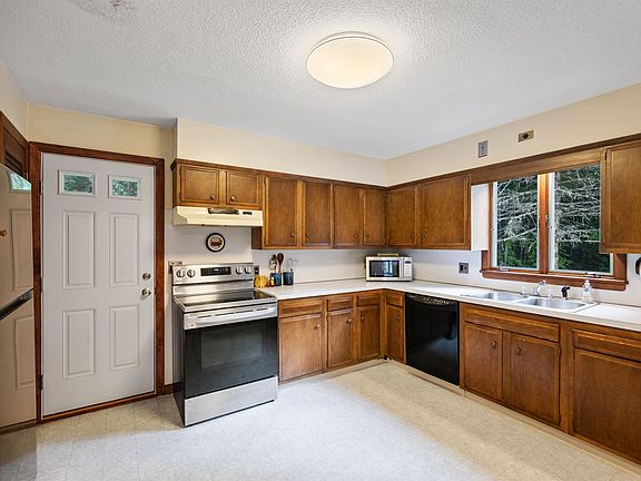 4th image of 153 Eagle Rock Road