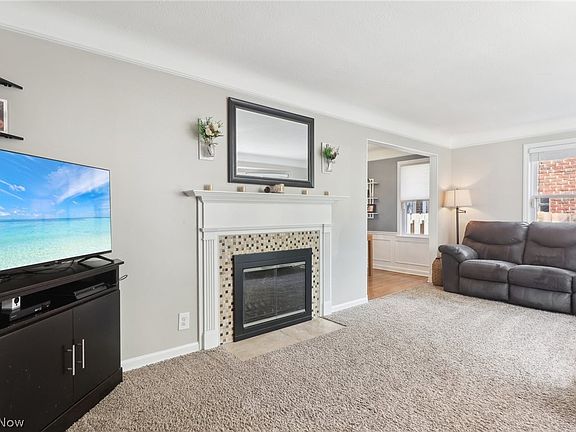 2nd image of 1438 Henning Dr