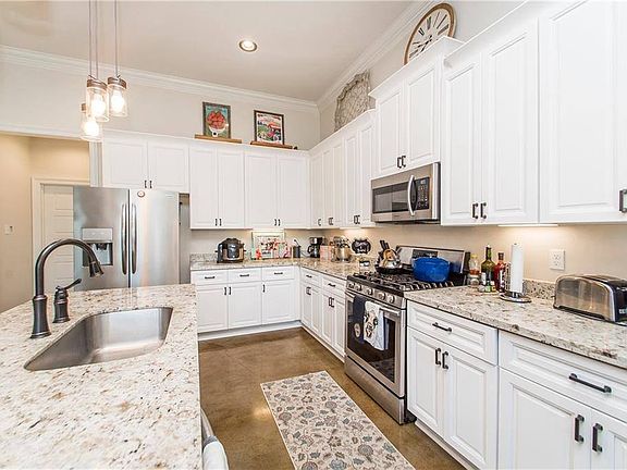 2nd image of 207 Lake Orleans Blvd