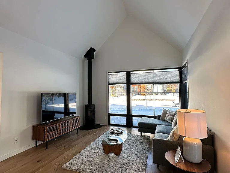 69 Jameson Dr — Photo 1