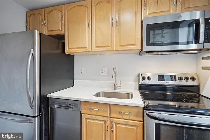 1 bed, 604 sqft, $1,925 — Photo 3