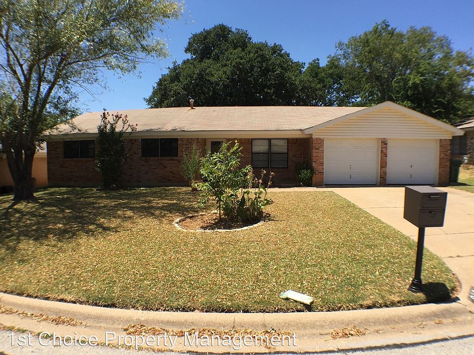 1st image of 917 McCurry Ave
