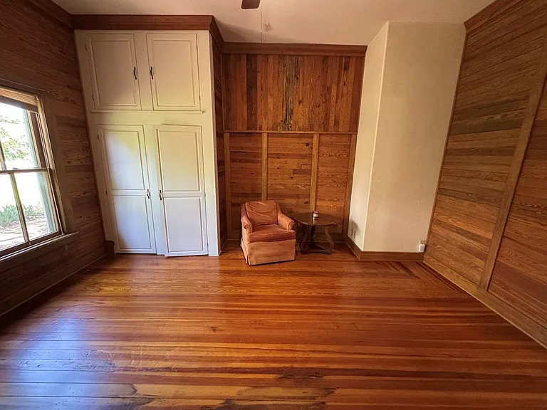 509 W Creek St — Photo 29