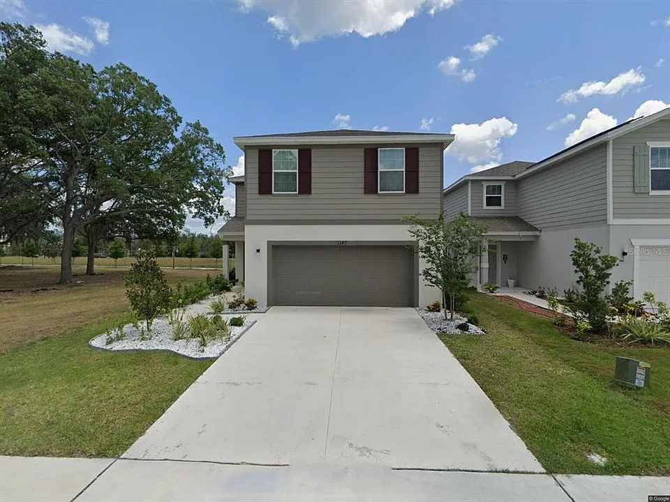 Red Blossom Ln