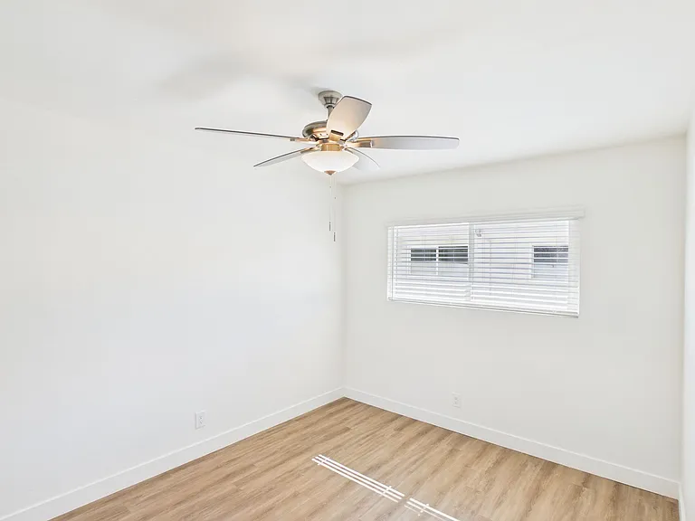 330 W I St — Photo 174
