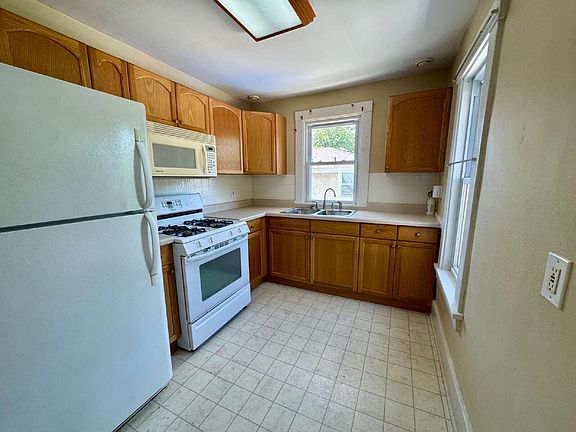 5th image of 738 E Main St #C
