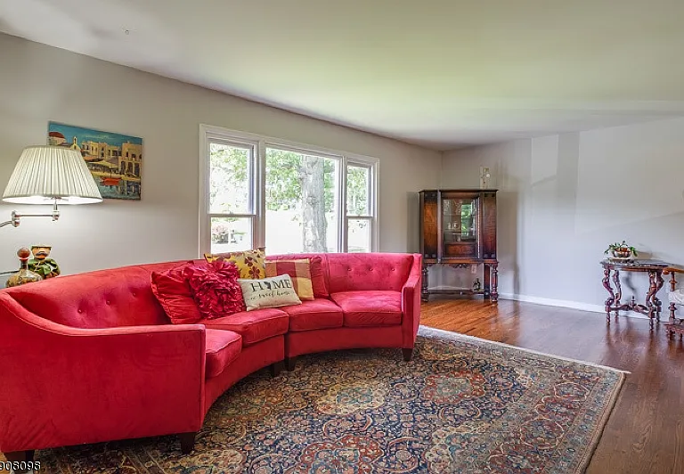 14 Ash Ln — Photo 3